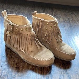 Size 5.5 tan moccasins